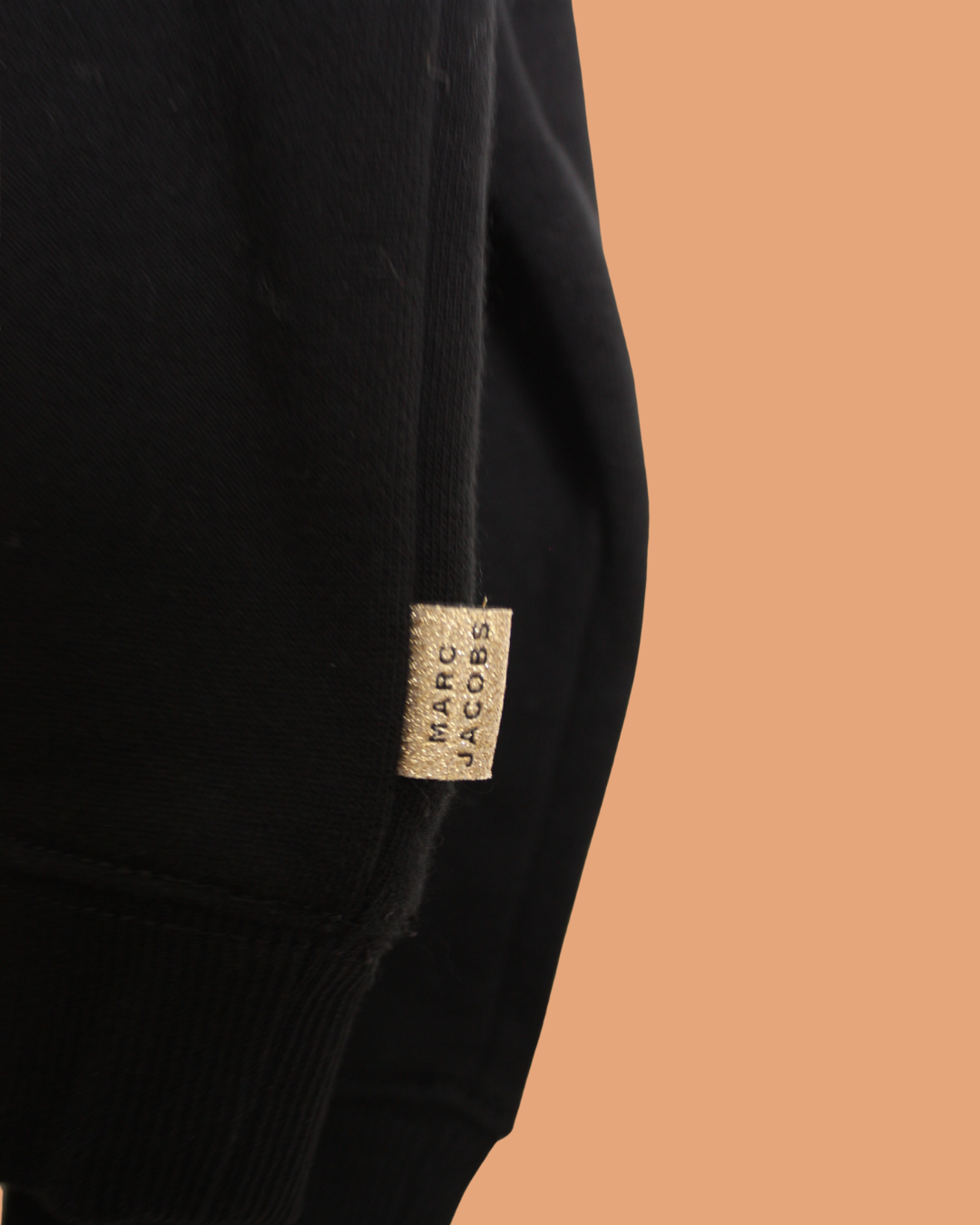 Sweatshirt noir brodé de perles 6 ans