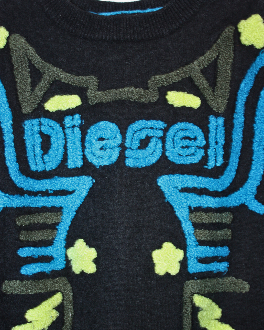 Pull en laine noir à broderies 6 ans