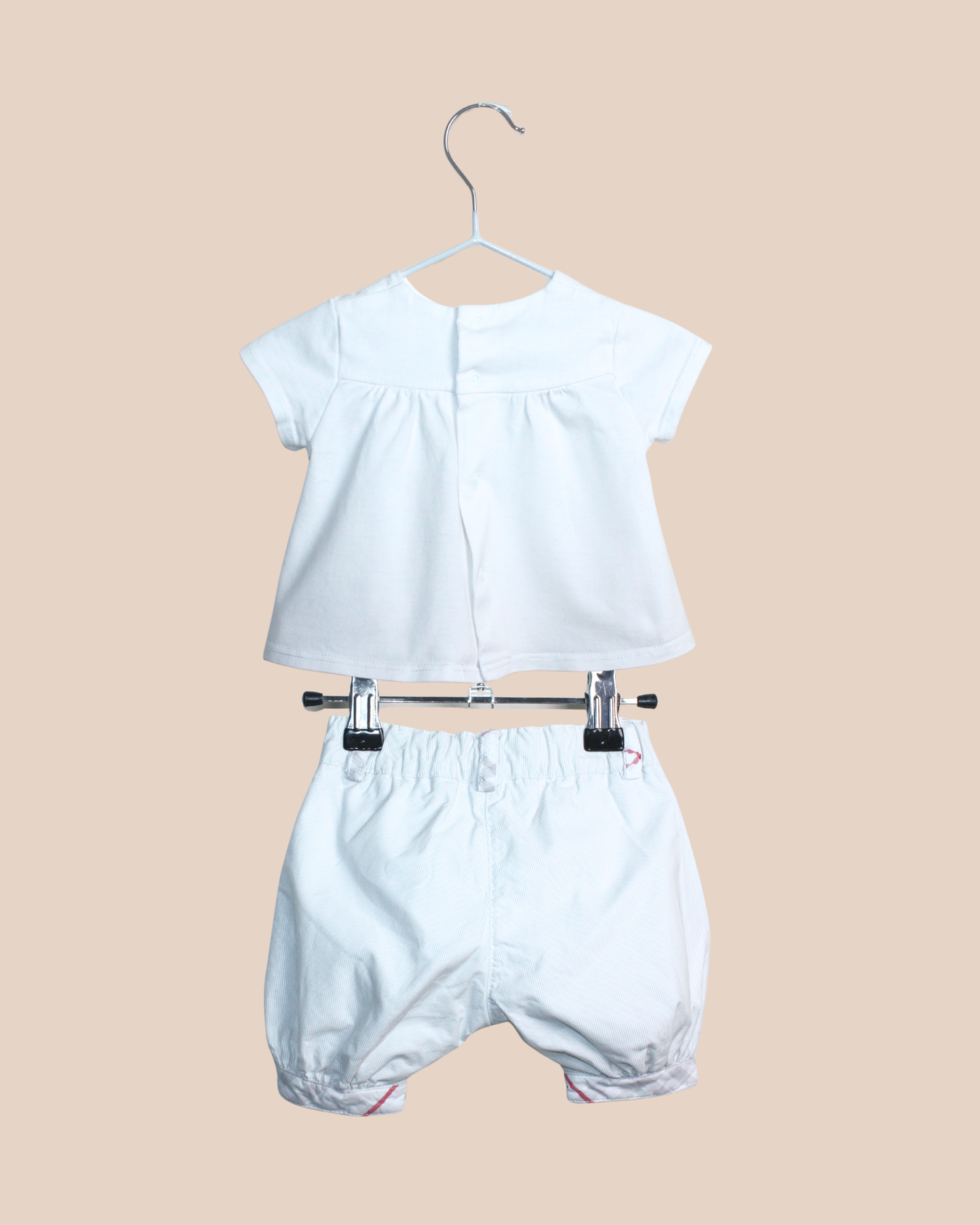 Ensemble t-shirt et pantalon blancs 1 mois
