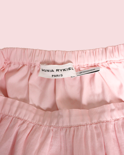 Jupe courte rose à volant et signature 4 ans