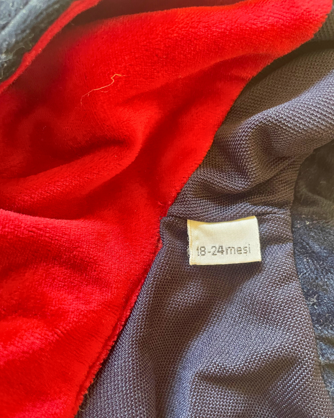 Veste en velours rouge et bleu 2 ans