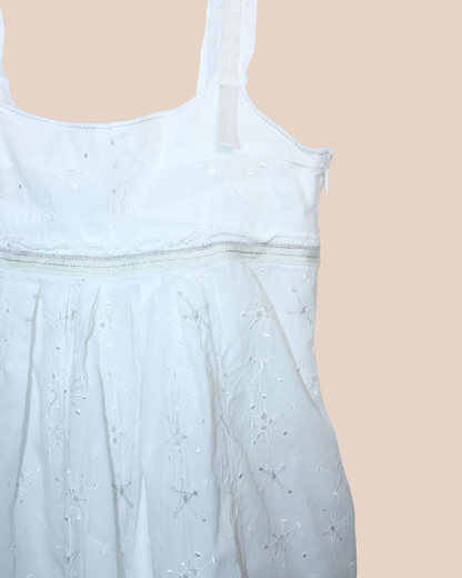 Robe vintage y2k blanche en dentelle anglaise 8 ans