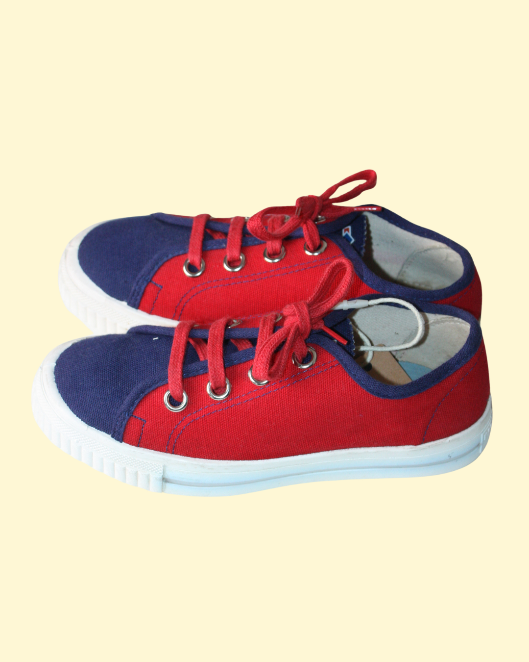 Tennis bleues et rouges deadstock vintage 70s pointure 34