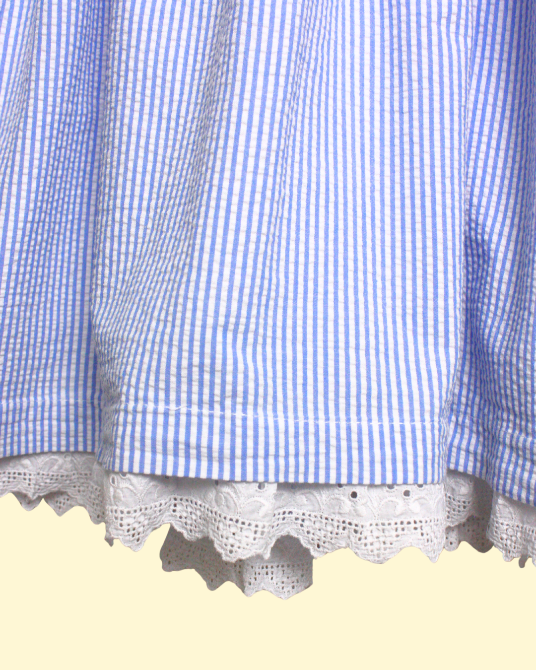 Robe rayée blanche et bleue à volants 3 ans