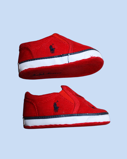 Chaussons en velours rouge taille 19