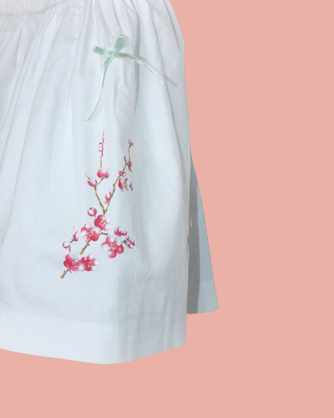 Robe barboteuse blanche à fleurs et noeud 6 mois