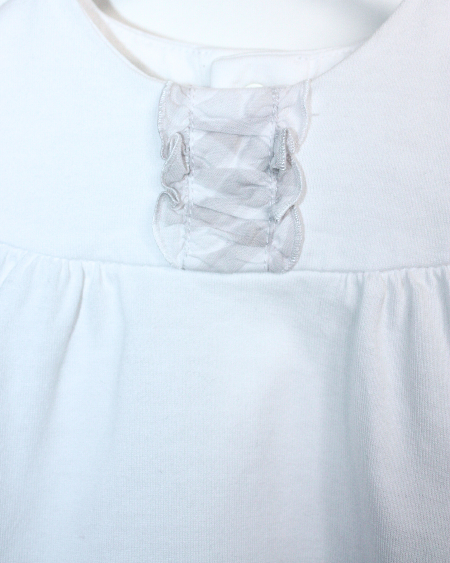 Ensemble t-shirt et pantalon blancs 1 mois