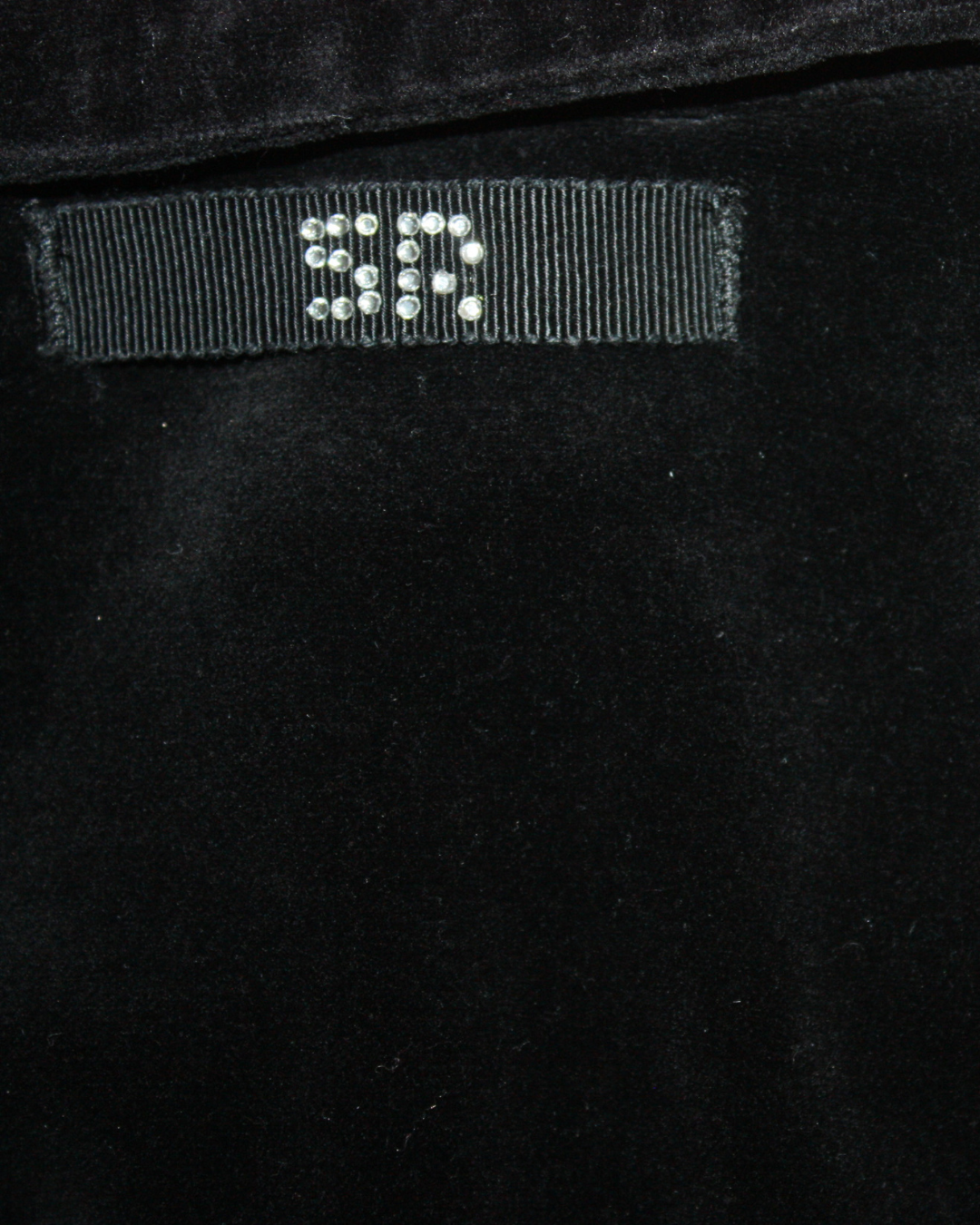 Sweatshirt noir en velours peau de pêche 8 ans