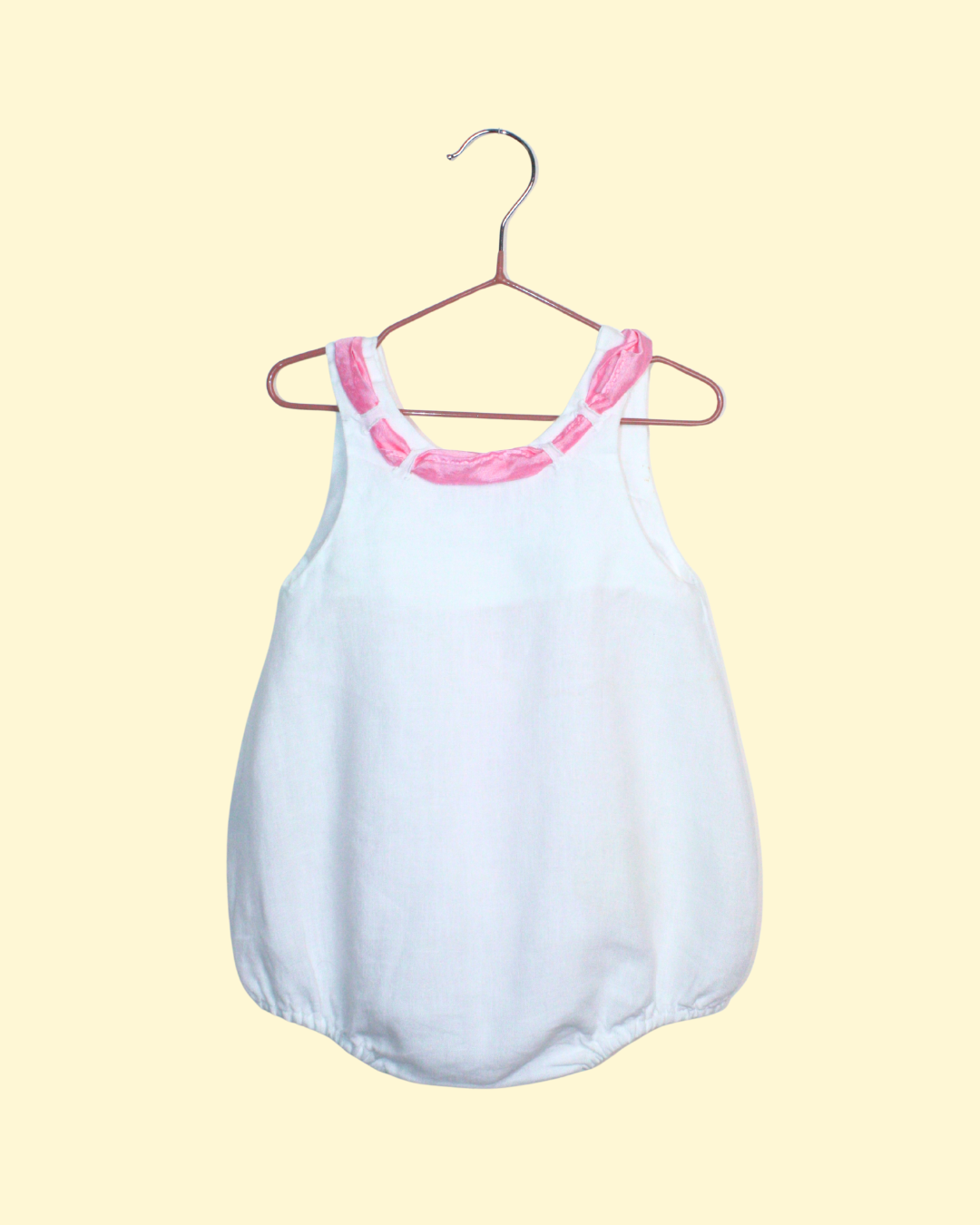 Barboteuse vintage blanche et rose 6 mois