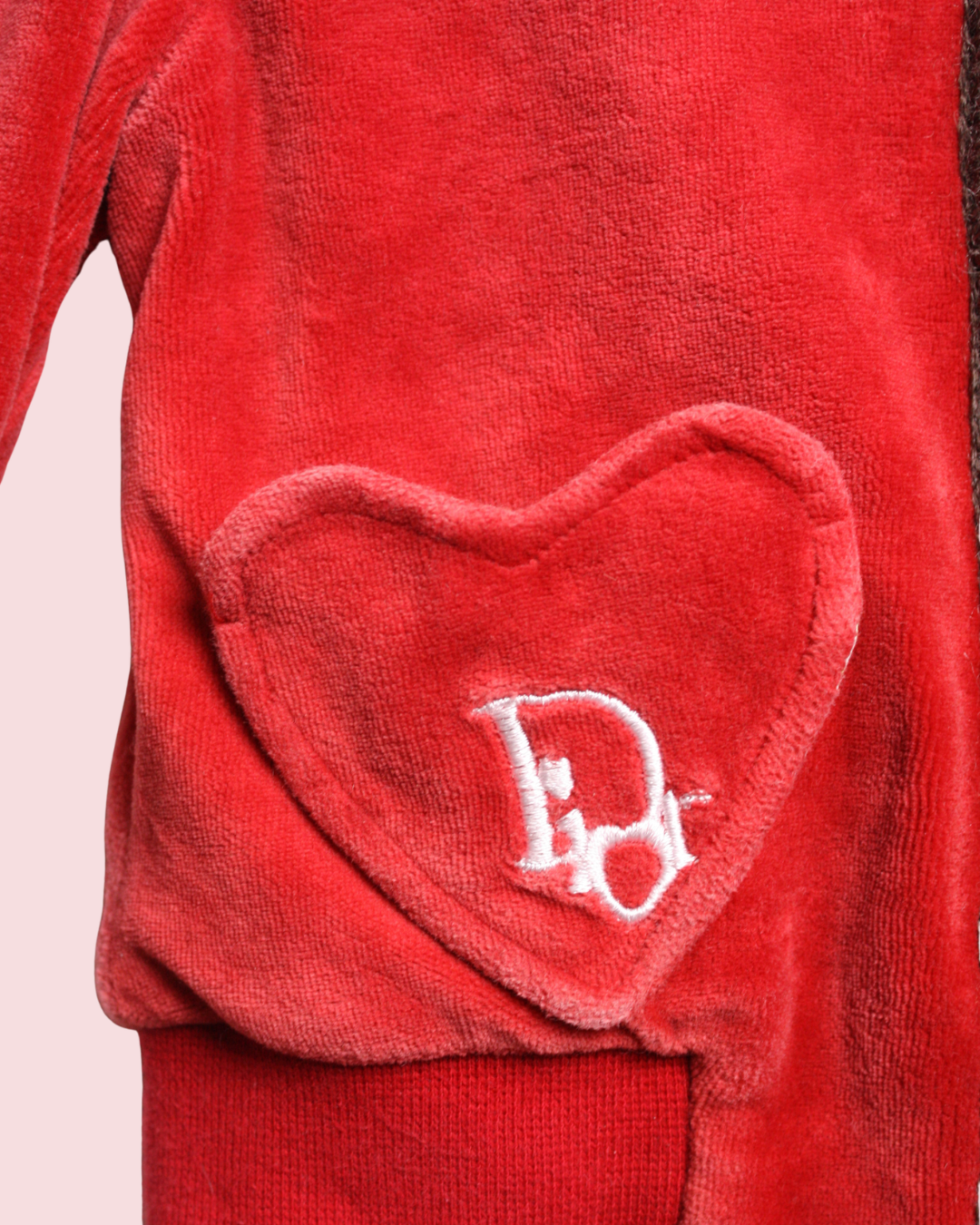 Gilet en velours rouge et broderies 4 ans