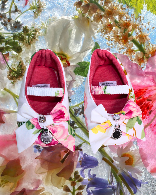 Ballerines fleuries avec strass et médaille taille 17